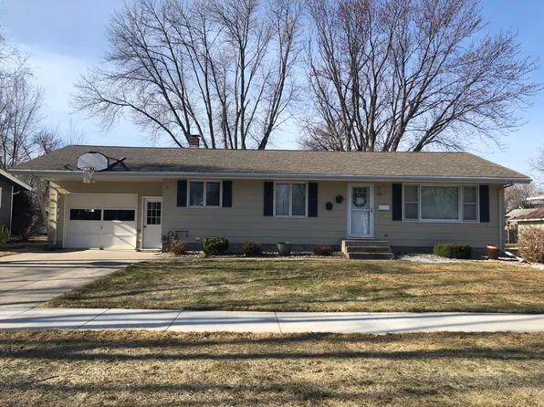 306 E Lyon St, Marshall, MN 56258