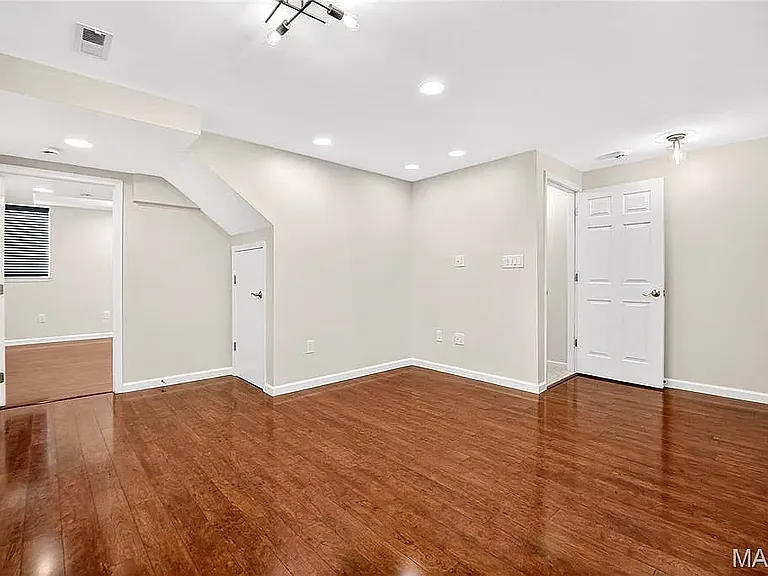 480 Coachgate Ct — Photo 8