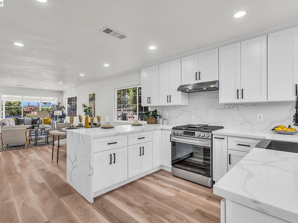 1st image of 4708 Portola Dr
