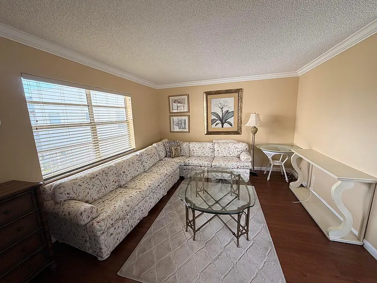 569 Normandy Ln #L — Photo 3
