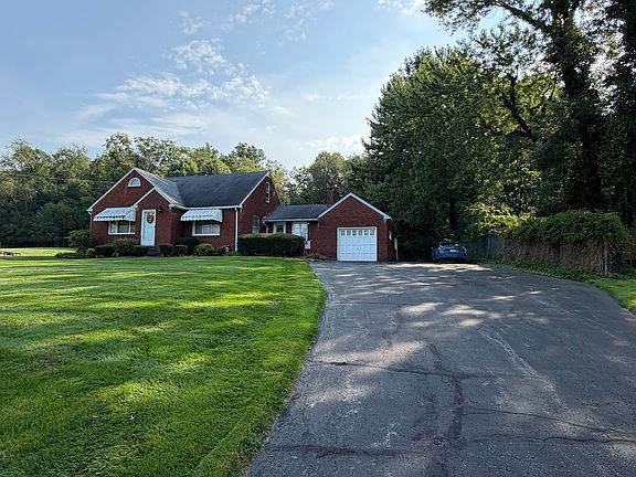 2nd image of 1439 Maple Dr