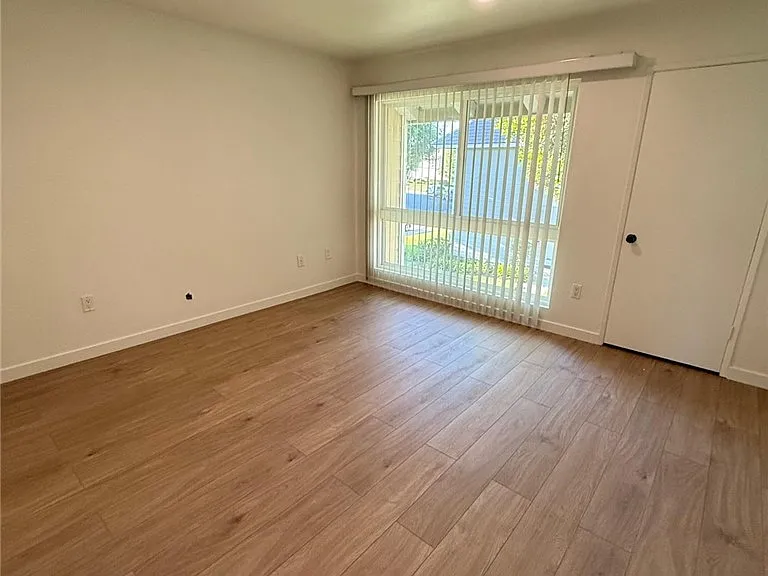43 Golden Glen St — Photo 11