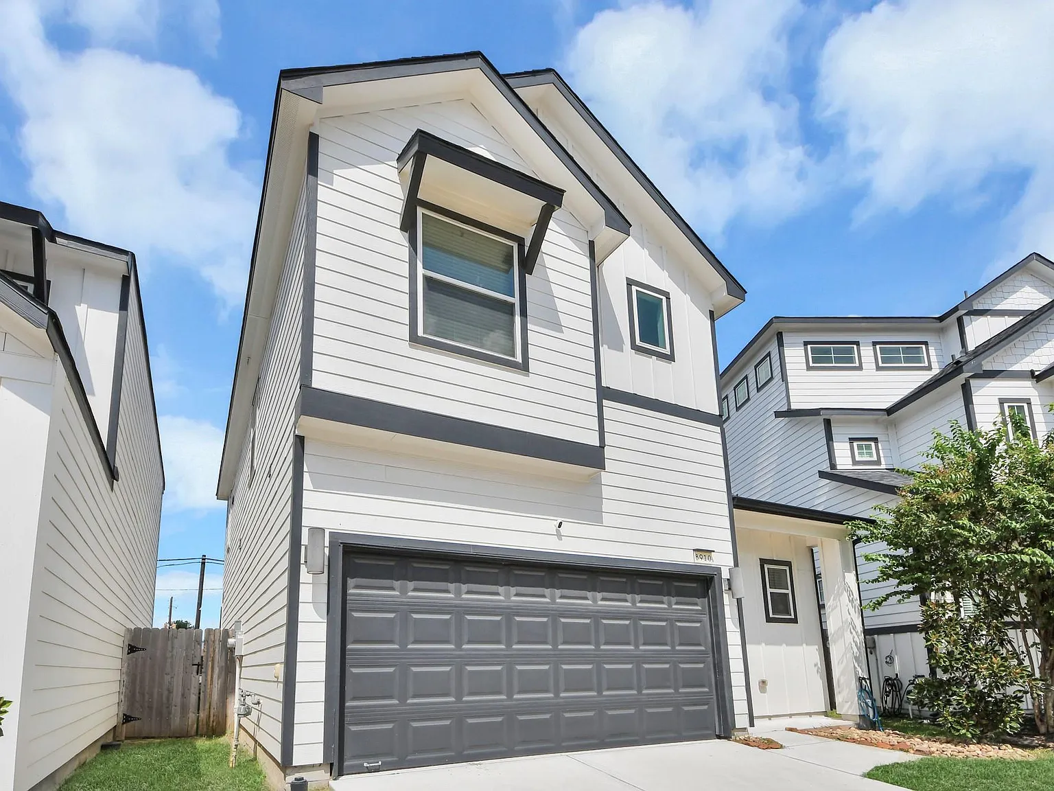 3 bed, 2.5 bath, 1942 sqft, $2,850 — Photo 2