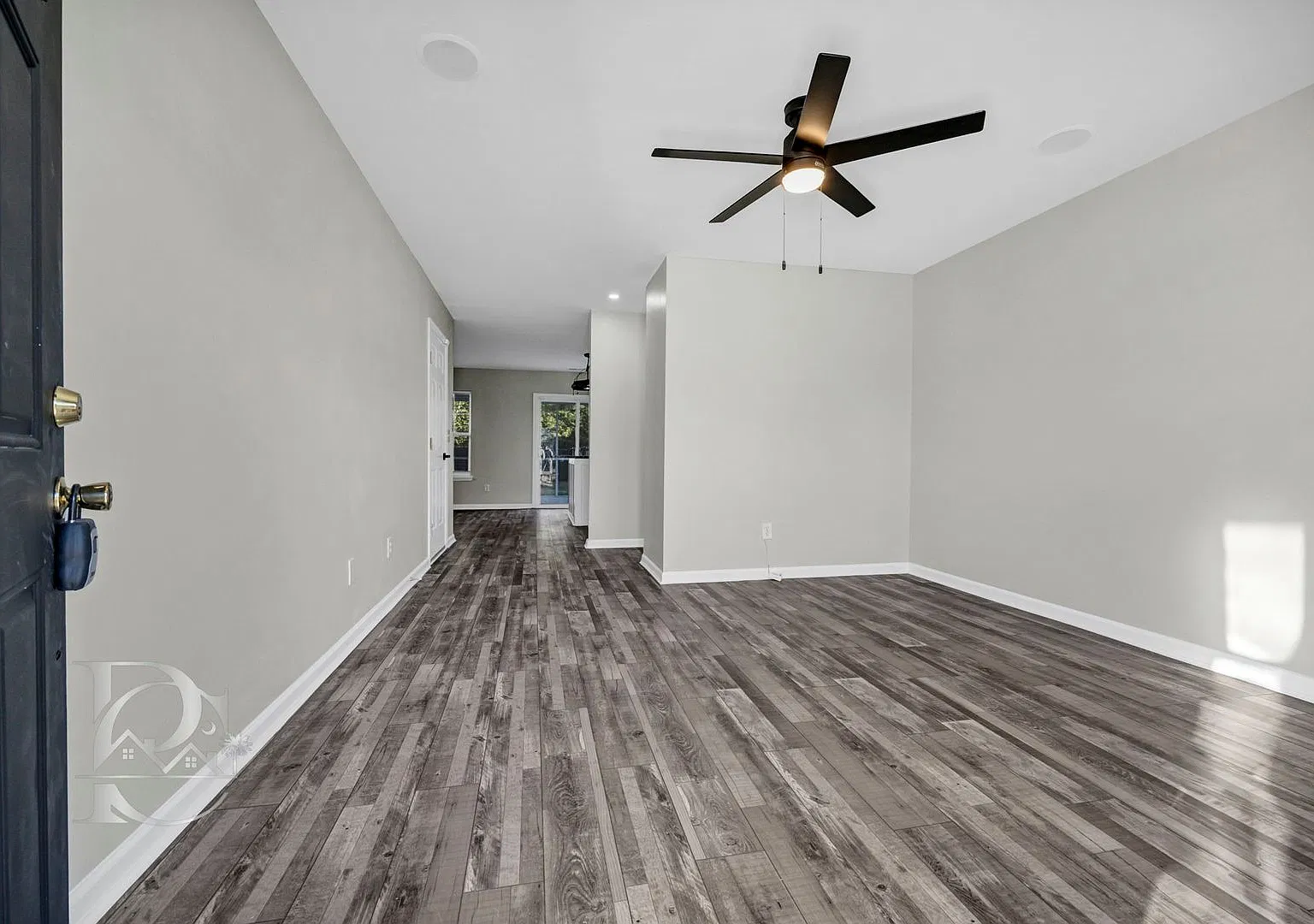 Remodeled 3 Bedroom Home In Elgin's Jacobs Creek — Photo 3