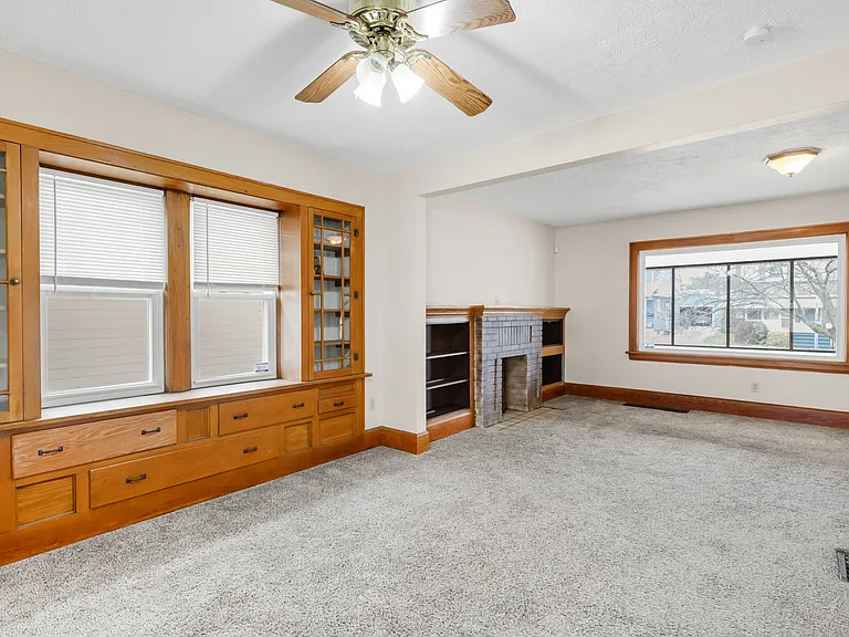 426 Selden Ave — Photo 3