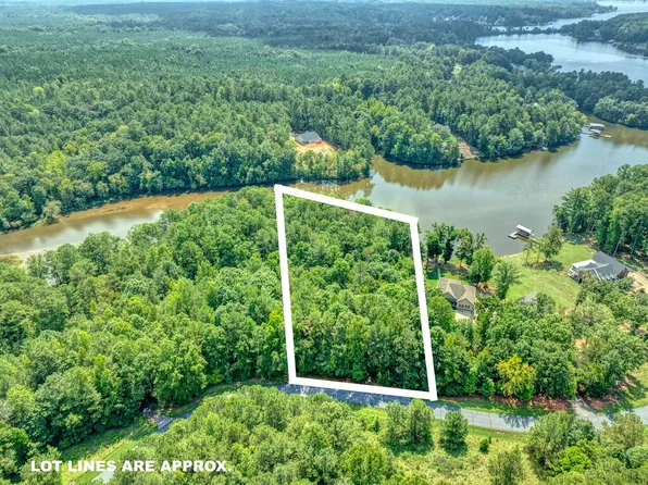 90 E Commodore Dr, Cross Hill, SC 29332