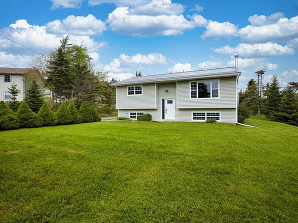59 Parkwood Dr, East Lawrencetown, NS B2Z 1P2