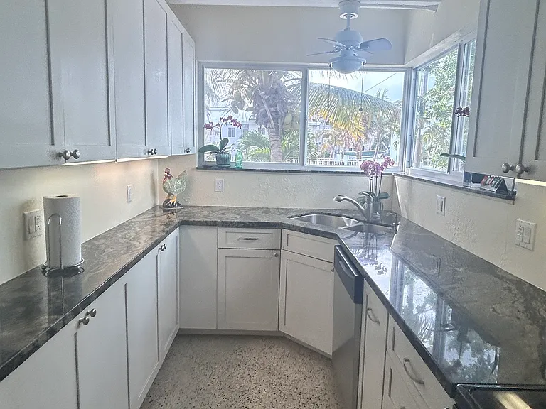 64 Seagate Blvd — Photo 14