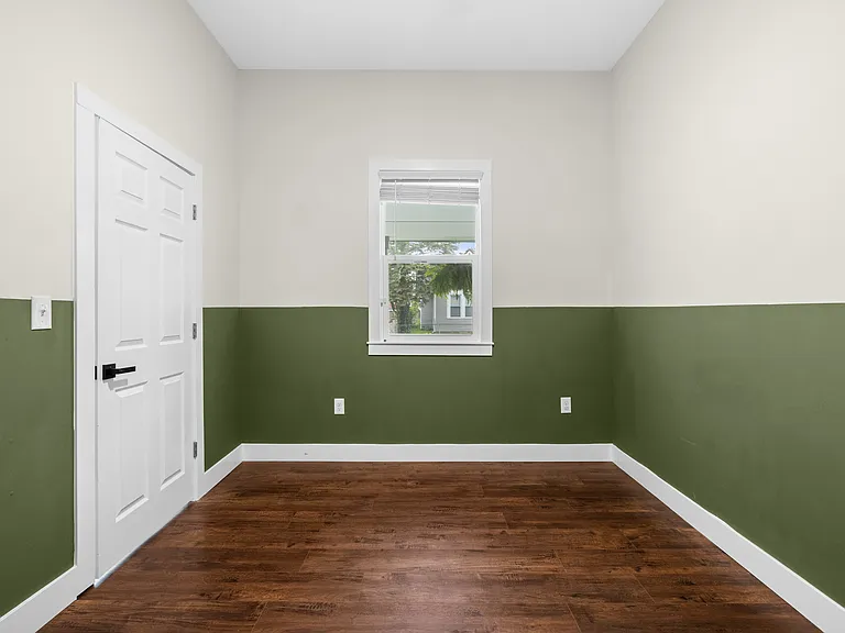 831 Dawson St — Photo 6
