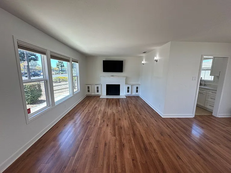 209 E Laurel Dr — Photo 4