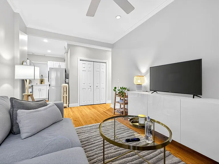 1576 Cambridge St #2R — Photo 5