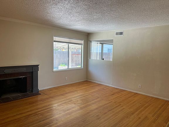 3rd image of 7018 4th Pkwy