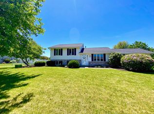 3851 Braemore Dr, Janesville, WI 53548