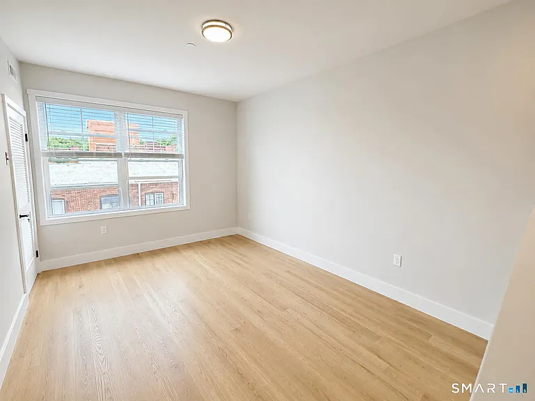 113 Canal St W — Photo 3