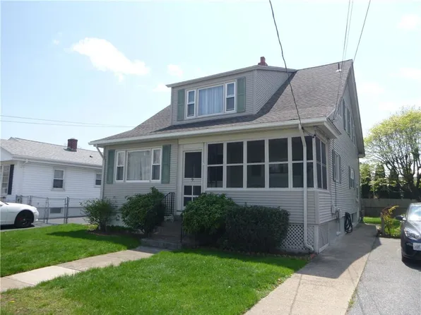 9 Saint Marys Dr, Cranston, RI 02920