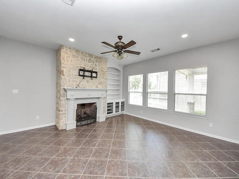 18403 Sierra Falls Ct — Photo 16