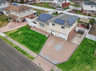 712 Highridge Rd, North Babylon, NY 11703