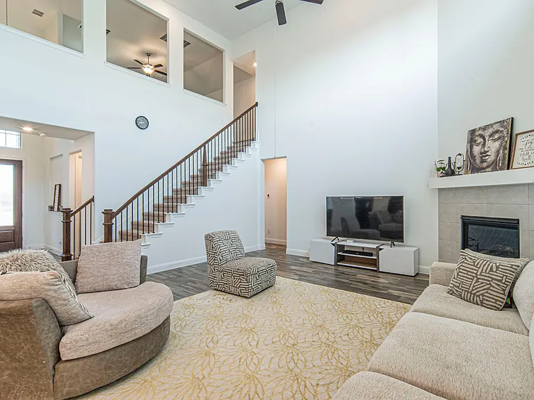1190 Blazingstar Dr — Photo 3