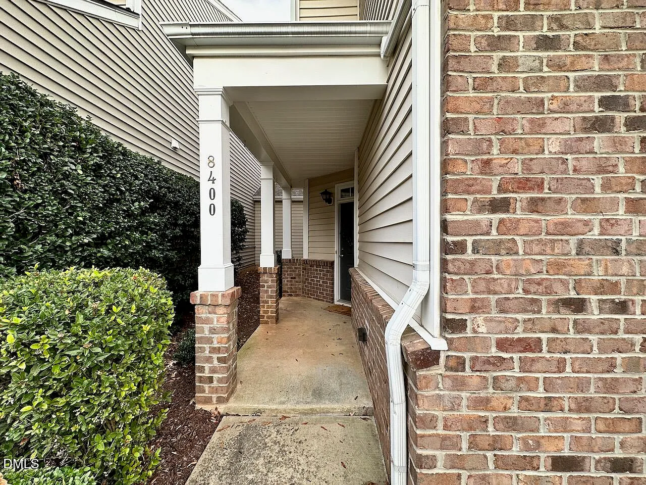 3 bed, 2.5 bath, 1921 sqft, $2,200 — Photo 3