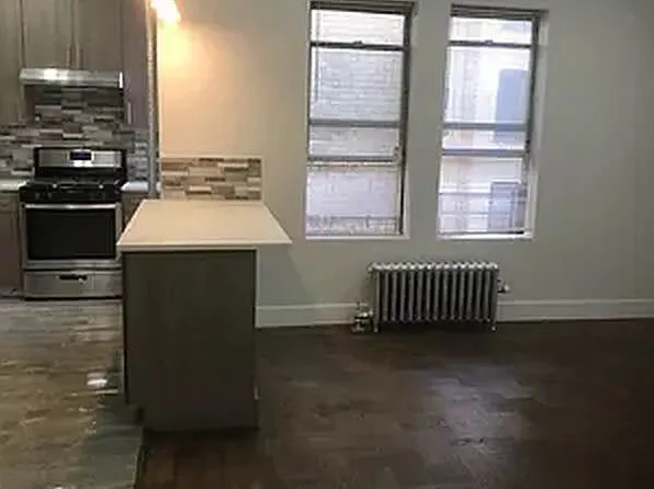 2110 Westbury Court image 8 of 15