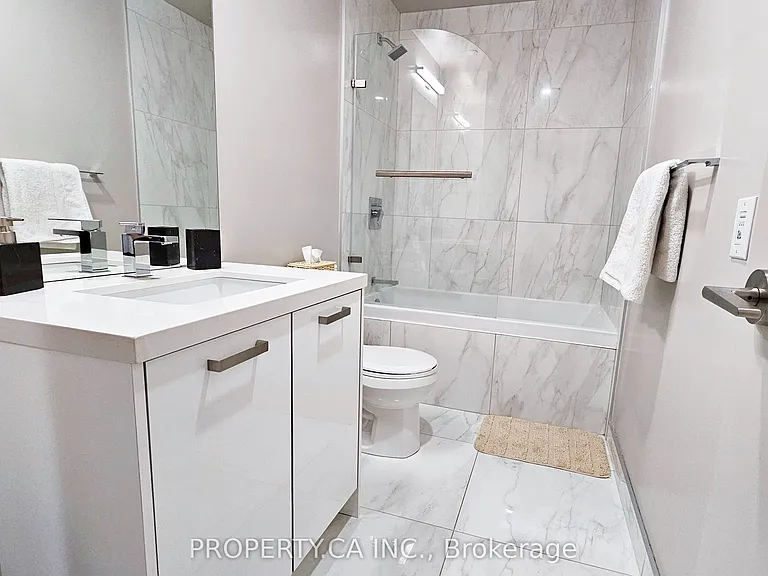 458 Richmond St W #408 — Photo 10