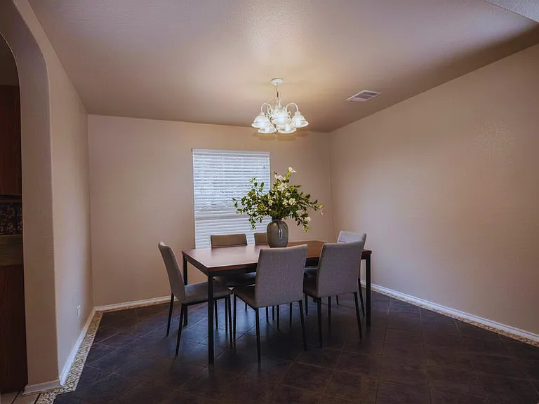 518 Reba — Photo 4