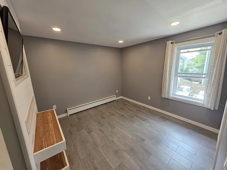 135 Putnam St 2ndflr Renovated! Spacious! Greatlocale! Petsok Laundry — Photo 7