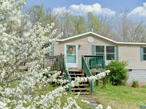 1810 Secretarys Rd, Scottsville, VA 24590