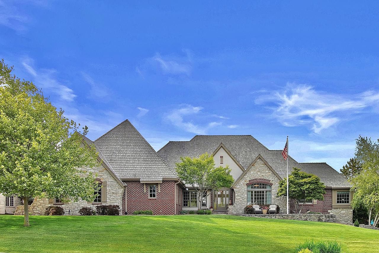 1902 East Juniper WAY