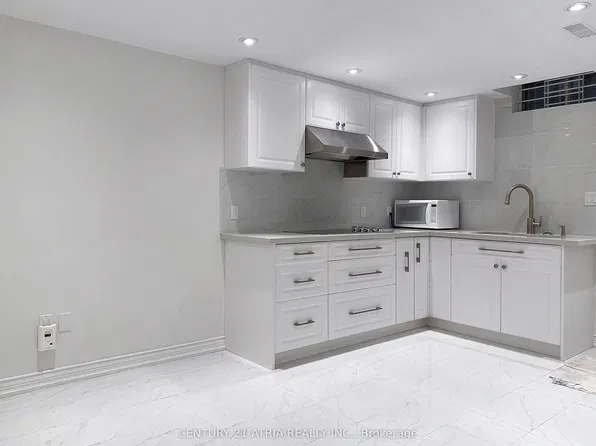 40 Alanbull Sq, Toronto, ON M1V 4M1