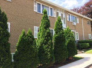 425 S Cass Ave APT 1, Westmont, IL 60559