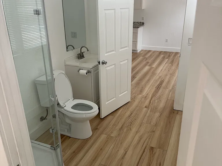 Bathroom 2 / Laundry Room