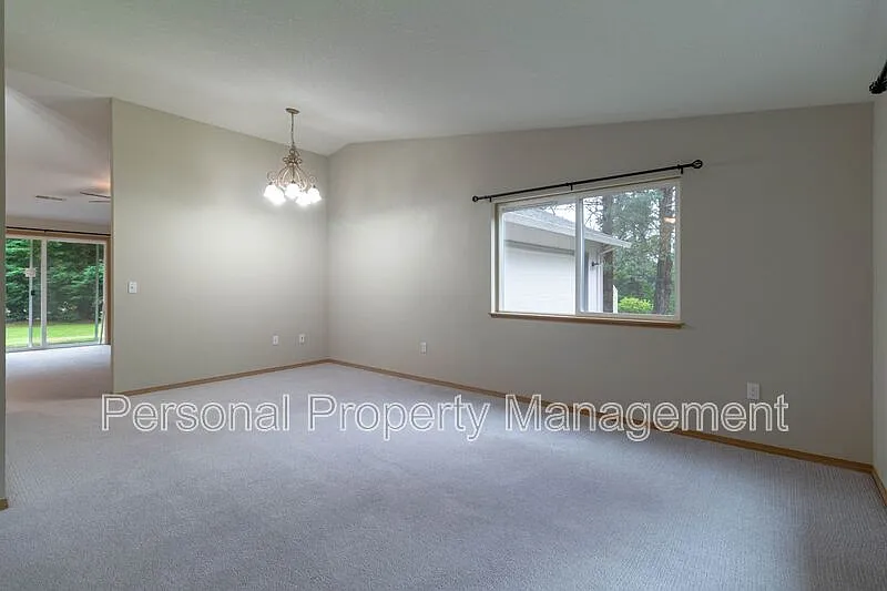 3 bed, 2.0 bath, 1704 sqft, $2,895 — Photo 3