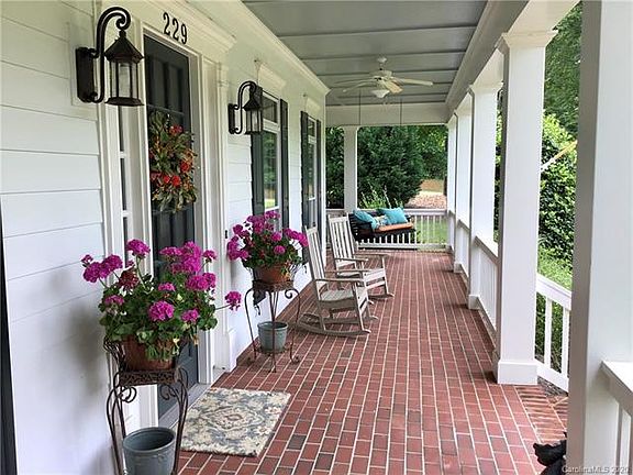 3rd image of 229 Bayberry Creek Cir