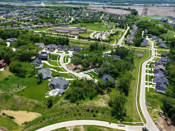 9646 Greybirch Point, West Des Moines, IA 50266