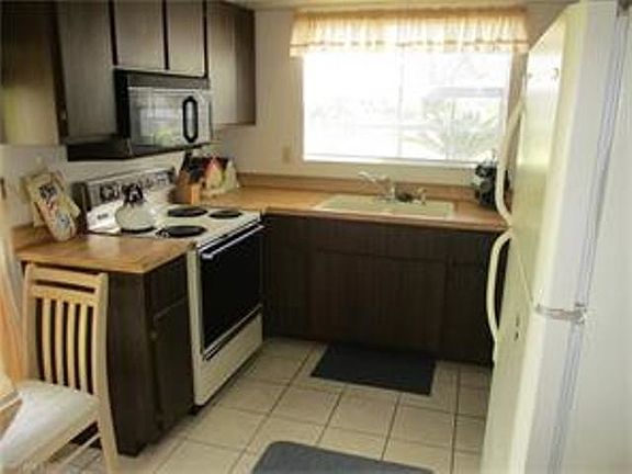 2nd image of 10525 Putnam Ct #1