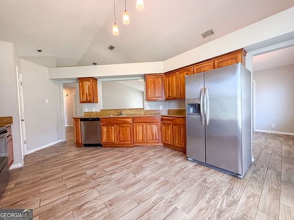 2nd image of 220 Chestnut Ct