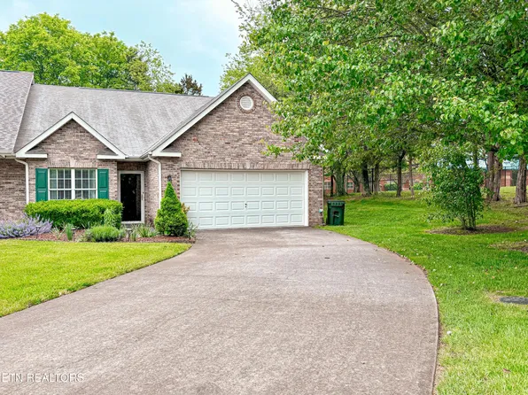 1685 Emerald Pointe Ln, Knoxville, TN 37918