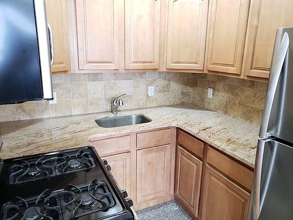 4th image of 2650 30th St APT 3F