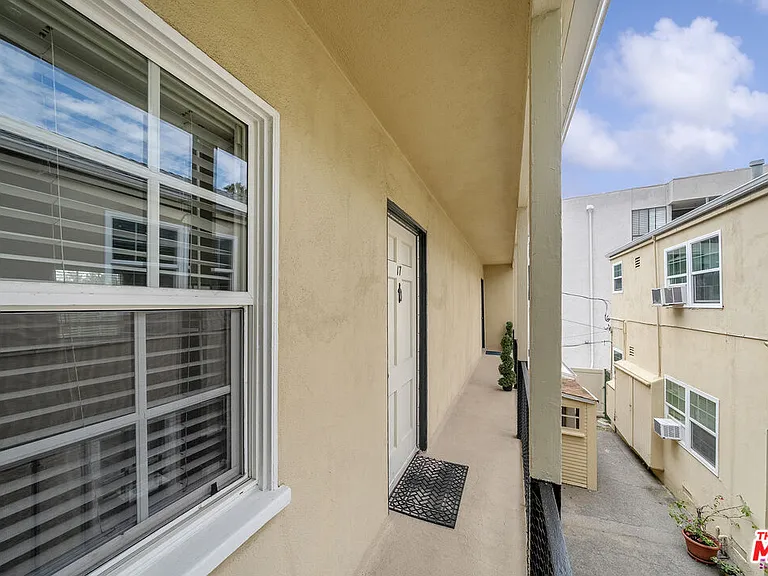 1238 S Beverly Glen Blvd #17 — Photo 3