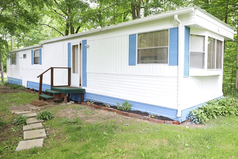 2 bedroom trailer updated new — Photo 1