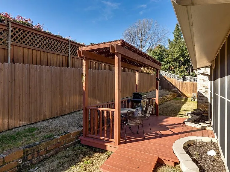 801 Steeps Ct — Photo 33