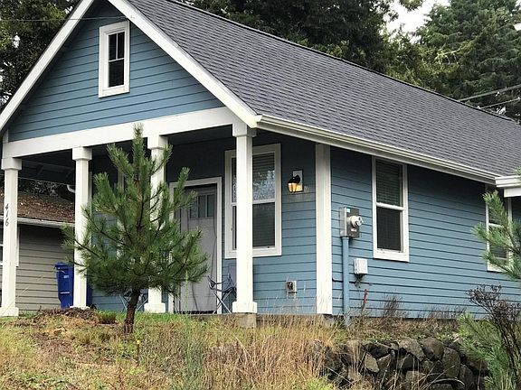 2nd image of 416 SE Oar Ave
