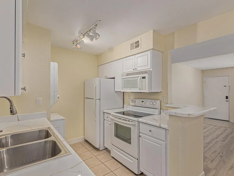 5995 N 78th St #1037 — Photo 7