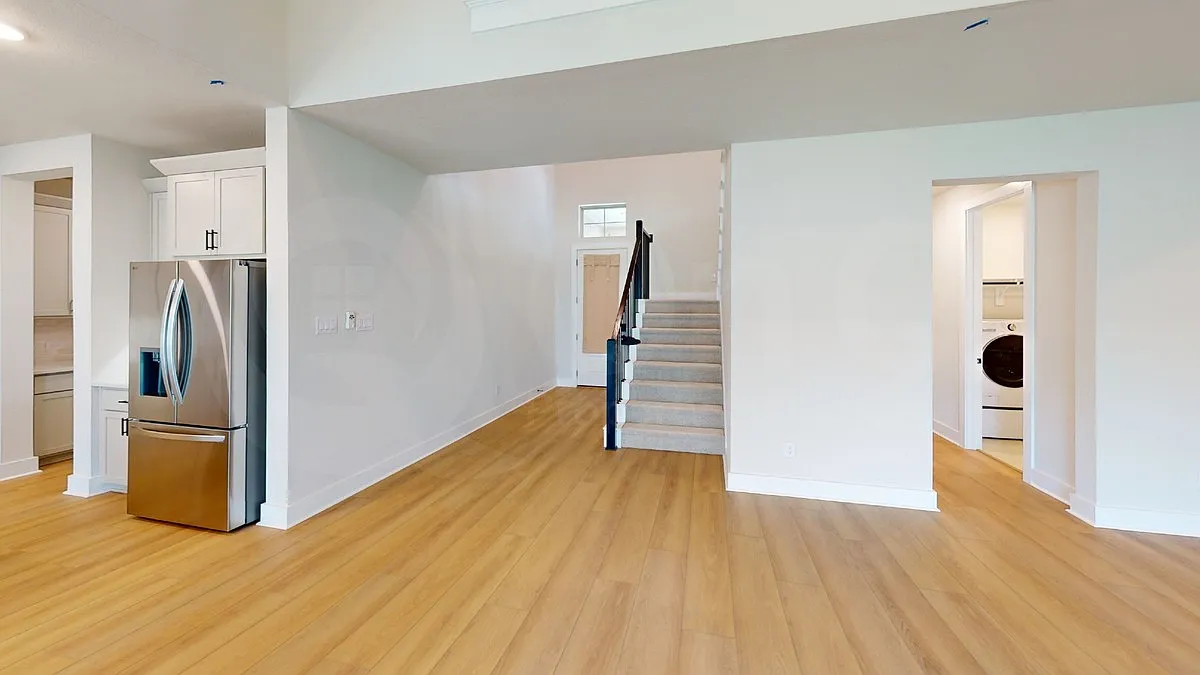 6 bed, 4.0 bath, 3870 sqft, $3,799 — Photo 4