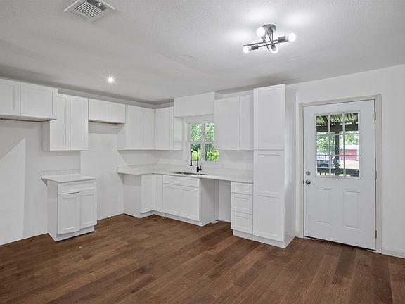4th image of 121 Circle Dr