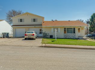 201 5th St NE, Mandan, ND 58554