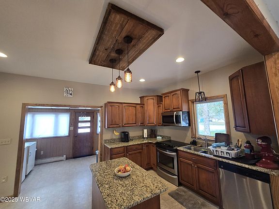 5th image of 8 Marsh Hill Rd