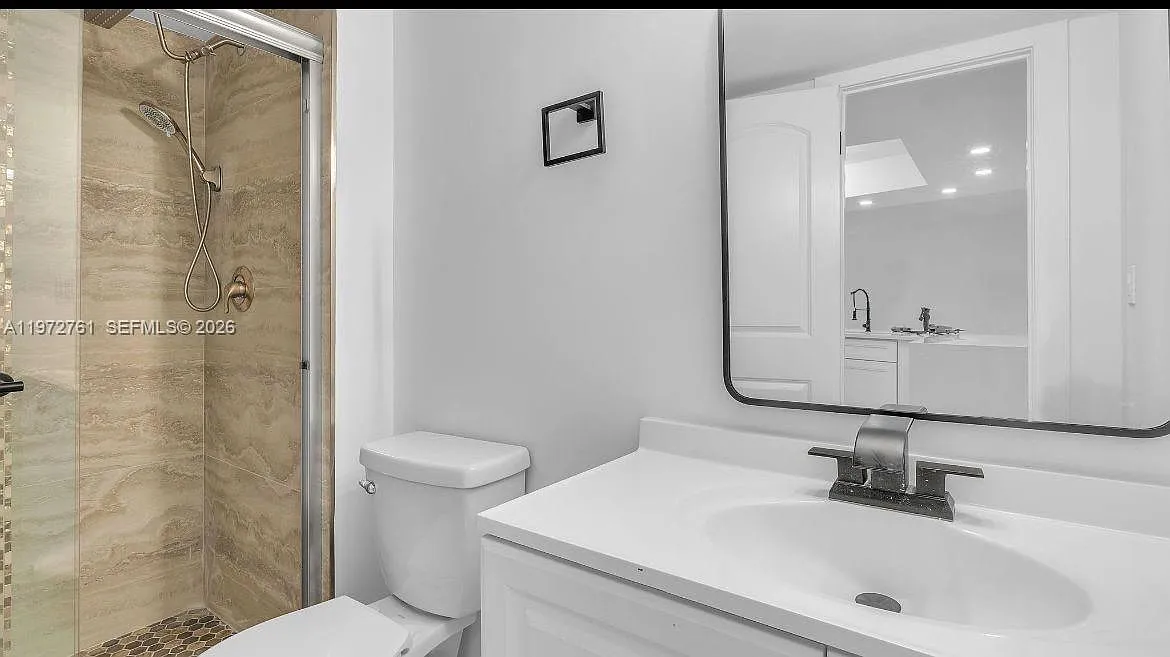 Environ I Condo 9 — Photo 4