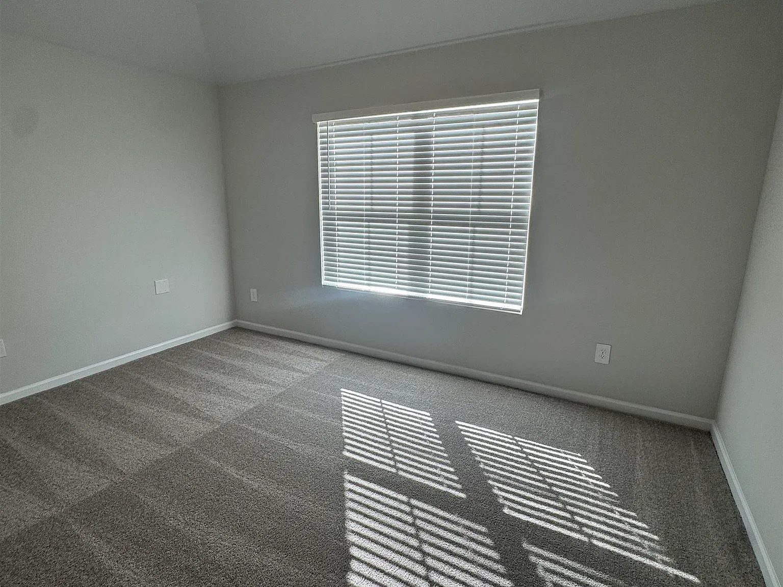 3 bed, 2.0 bath, 1355 sqft, $1,795 — Photo 3